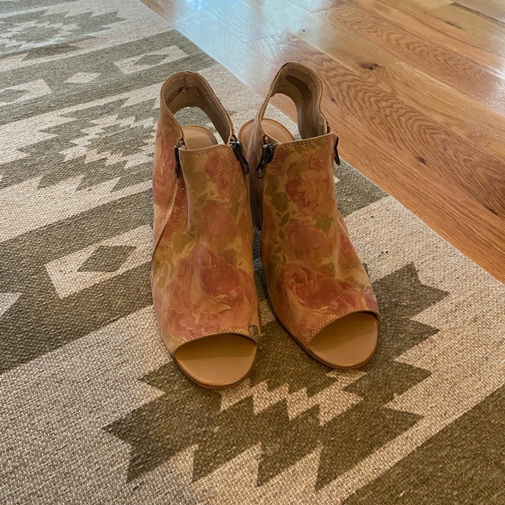 Sbicca Thea Open Toe Bootie - Picture 3 of 8